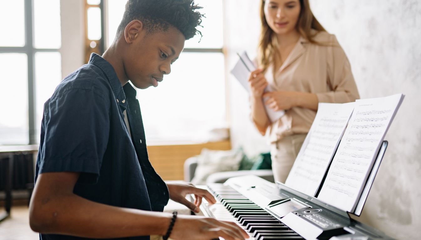 Cours de piano à domicile : tarifs, durée des leçons et profils de professeurs